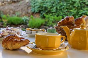 Hotel Ambeille petit déjeuner continental (2)