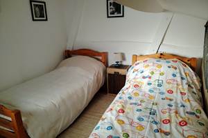Petite chambre enfants à l'étage