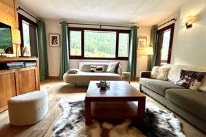 Grand séjour avec vue dégagée sur les montagnes (appartement de 65 m2)