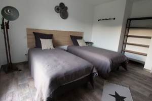 gîte chambre industrielle 2 lits simples enfants