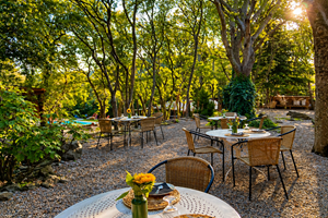 terrasse avec lumie`re naturelle