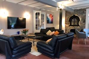 Woonkamer-groepsruimte-ecolodge-2.jpg