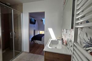 Gîte le Granit des Champs - Mainsat - Chambre double 1er étage avec salle d'eau