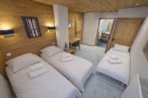 2ème chambre : 3ème couchage dans un fauteuil convertible (pour un enfant ou adolescent)