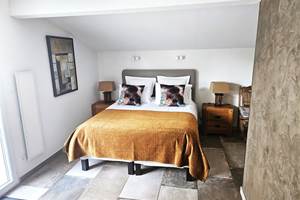 VILLARIVIERAbedroom1