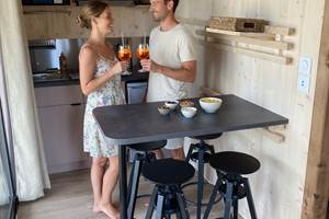 Coin repas et cuisine pour repas en tête à tête