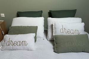 Chambre Honorine_coussins_La Grande cavalerie