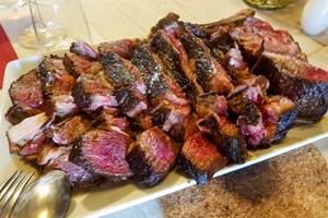 2016112Viande bovine de race limousine longue maturation sélectionnée par Hugues Burgalières notre artisan boucher depuis 1995. Le Ranch des Lacs