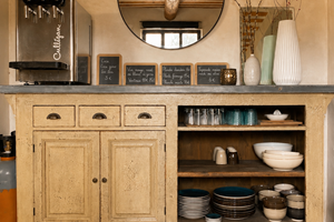 Au Mas des Perrines, chaque détail raconte l'esprit de la maison : authenticité, convivialité et douceur de vivre en Provence