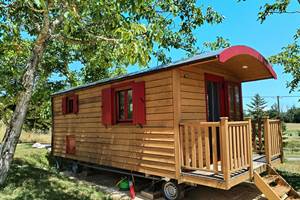 extérieur roulotte avec noyers