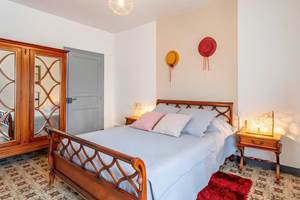 chambre-parentale-lit-double-gite-famille-olonzac