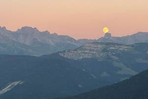 Lever de lune sur la Pierra Menta