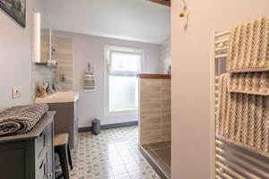 salle-de-bain-douche-italienne-gite-olonzac