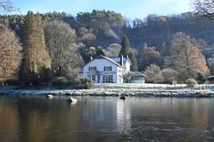 winterlandschap-oever-ambleve-ecolodge.jpg