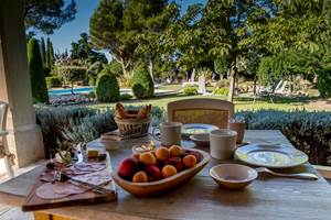 Le Clos des Cyprès-petit-dejeuner-gourmand-maison-dhotes-saint-remy-de-provence