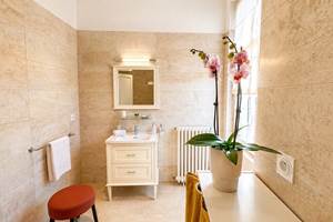 gite-deux-couronnes-chinon-salle de bain 1