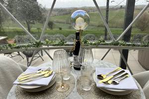 Table luxueuse en pleine campagne