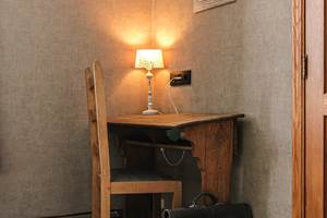 Des bureaux scolaires viennent compléter les chambres