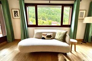 Grand séjour avec vue dégagée sur les montagnes