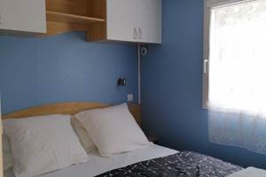 chambre lit double  Logis bleu Domaine Quiescis