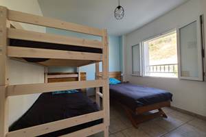 Les gîtes de Moussan - Montbrun Les Bains - chambre 3 lits simples - 1er étage - gîte 3