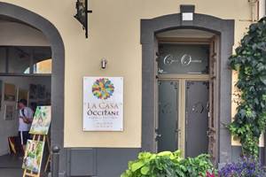 entrance of the B&B La Casa Occitane
