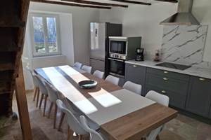 Cuisine aménagée gite 12 personnes faux la montagne creuse