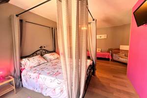 La grande chambre familiale : 2 adultes - 2 ado - 1 bébé