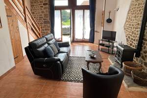 Salon avec poêle à bois