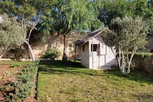 Villa Dar Céleste - petite cabane en bois dans le jardin pour les enfants