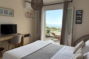 chambre Galabé, climatisée avec terrasse et vue océan, lit Queen Size