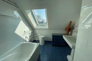 Salle de bains étage maison vacances Bretagne.