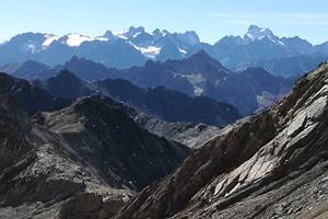 Vue du sommet du Mont Thabor - un paysage aride et minéral