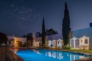 piscine la nuit