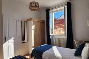 Chambre lits jumeaux au cœur de Biarritz