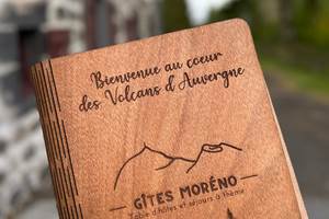 Jardin, jeux pour enfants, ping-pong, coin pétanque, barbecue, Gîtes Moréno Puy-de-Dôme Proche Vulcania Auvergne Sancy Tourisme Location de vacances Ski Montagne Lacs Volcans VTT randonnées