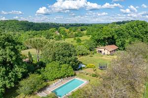 Domaine INYAQAB Cause de Clérans gîte et cabanes perchées crédit photo logadrone
