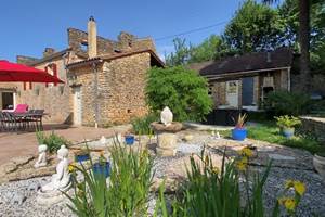 Jardin zen et entrée de la villa