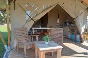 camping-la-perle-creuse-tente safari-2personnes-Tennessee-terrasse