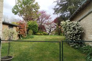 Jardin arboré commun aux 2 gîtes