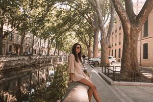 go for a walk along the romantic Canal de la Fontaine
