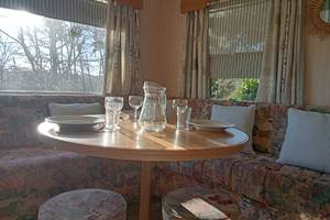 camping-la-perle-creuse-MH 4 personnes-Louisiane-salle à manger 2
