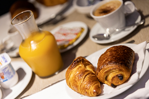 Pour bien commencer la journée nôtre petit dejeuner est disponible jusqu'a midi!