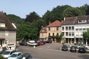 La Petite Maison - Vue sur la place et parking