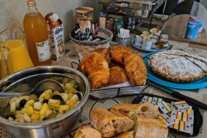 petit-dejeuner-gourmand-chambre-hotes-campagne.jpg