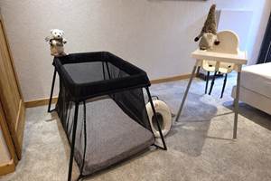Lit bébé et chaise haute gratuitement sur demande