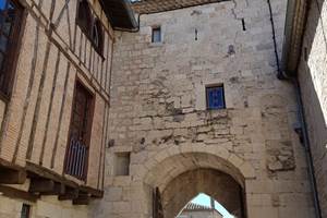 montpezat_2018-07_porte-de-la-ville_ee-e1570200472354-768x1024
