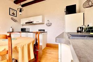 gite-deux-couronnes-chinon-cuisine 2