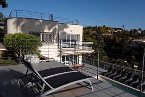 Espace transats pool house villa luxe