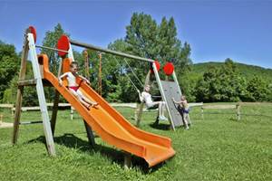 "Le Clos du Moulin", Village de Gîtes en Périgord : aire de jeux pour les enfants